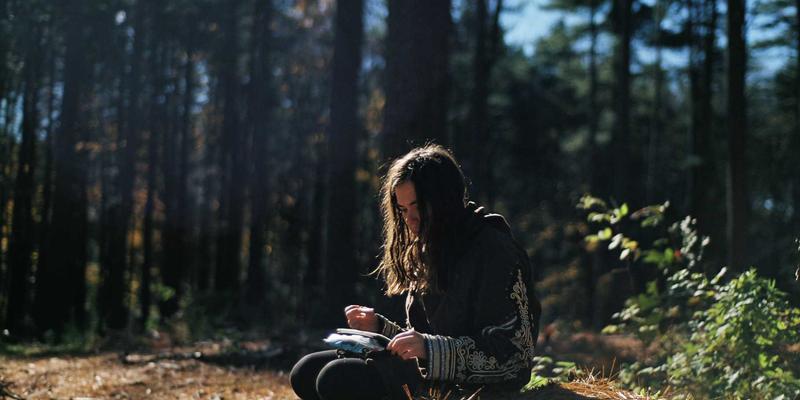 中小型企业如何精明选择工业自动化设备：聚焦叉车与起重机的关键决策
