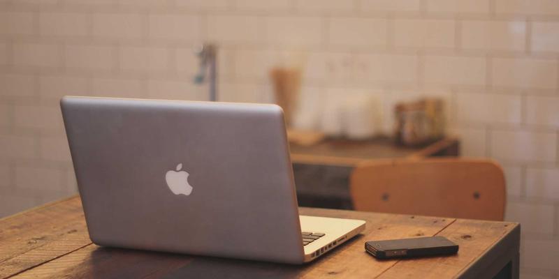 工业设备交易指南：如何高效买卖叉车与起重机